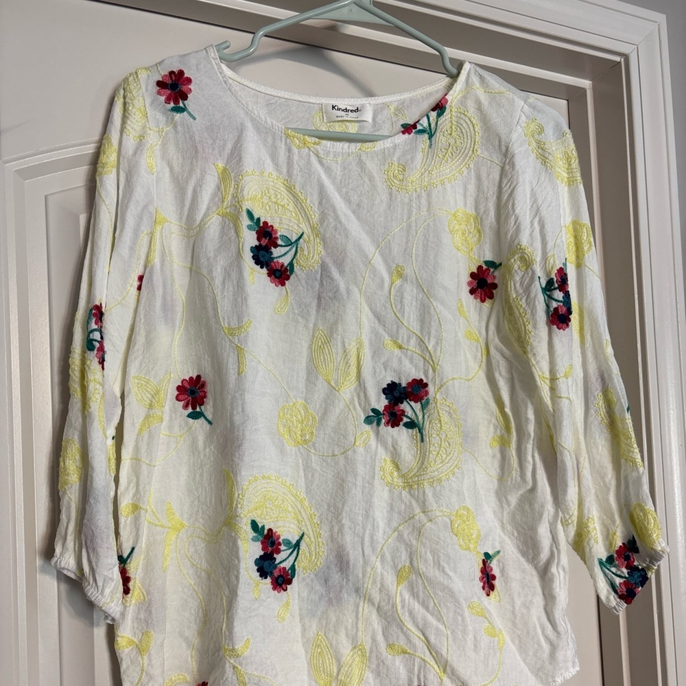 Kensie Anthropology White Top with Yellow and Red Embroidery med.